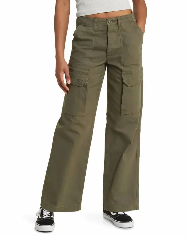 Arroyo Wide Leg Cargo Pants In Grape Leaf